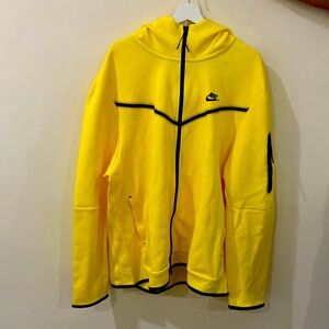 Nike Sportswear Tech Fleece.